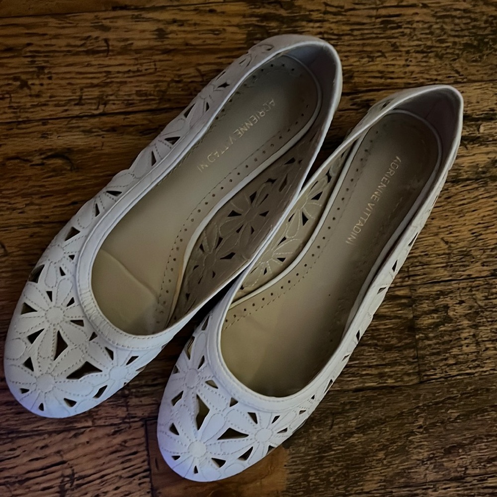 Cute white summer flats.